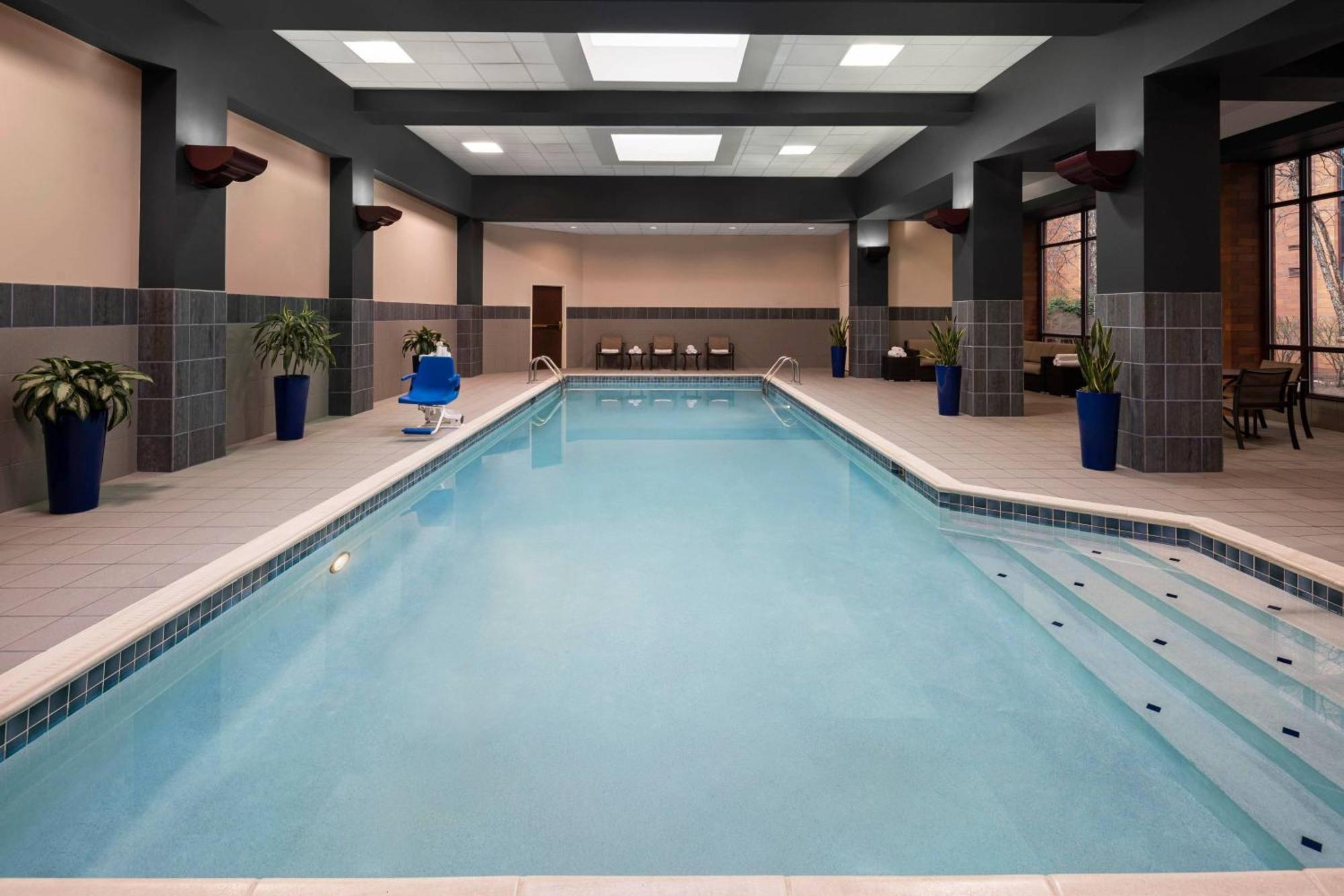 Отель Pittsburgh Marriott North Крэнберри-Тауншип Экстерьер фото